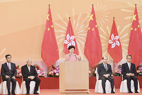 ◎ 十月一日上午,香港特區政府在香港會議展覽中心舉行中華人民共和國成立七十一周年慶祝酒會。香港特區行政長官林鄭月娥致辭。