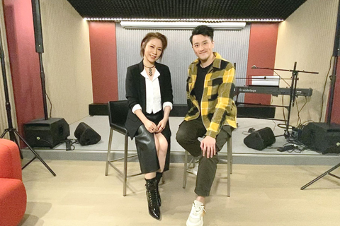 ◎ (左至右)彭家麗(Angela)及主播許文軒(Edmond)。