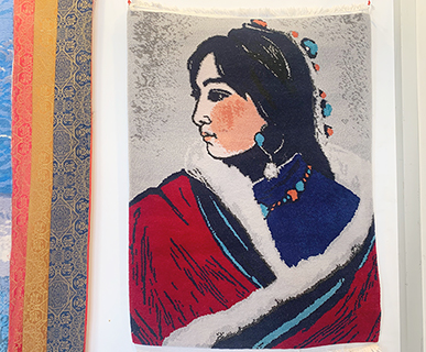 這是西藏日喀則某科技有限公司生產的藏毯。(新華社記者 李琳海 6月6日攝)