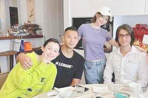 ◎ 李靚蕾發文4p不正常關係,但未有為徐若瑄澄清。