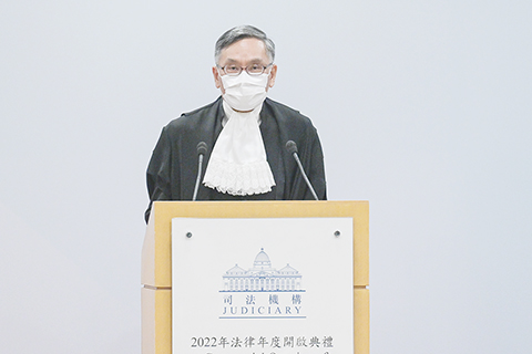 　◎ 一月二十四日，香港特區終審法院首席法官張舉能會見傳媒時表示，香港是法治社會，獨立的司法機構對香港在「一國兩制」制度下取得成功十分重要。（中新社記者　陳永諾　攝）