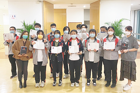 ◎ 澳門旅遊學院為學生設美術考級平台。