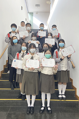 ◎ 學生考獲美術作品證書。