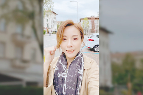 ◎ 《飯戲攻心》鄧麗欣意大利現身。