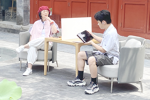 ◎ 苑瓊丹與祖藍。