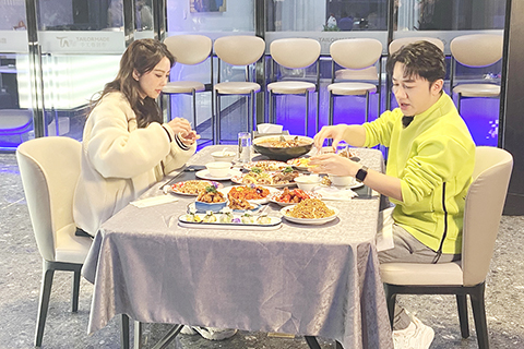 ◎ 薛凱琪亦是祖藍閨密之一。