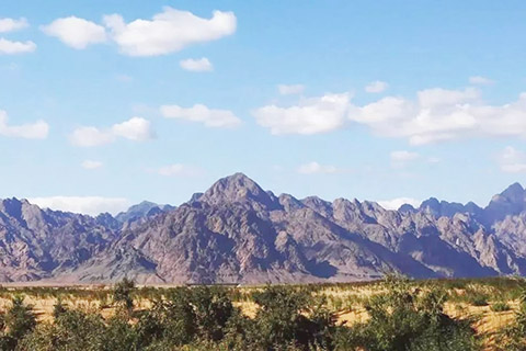 鳥拉特前旗境內的鳥拉山