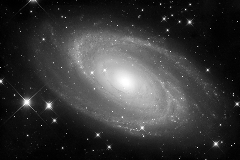 　◎ 台灣天文攝影家林啟生作品 　金牛座中的梅西爾星表中M81旋渦星系。攝影：林啟生。圖像處理：萬明德。