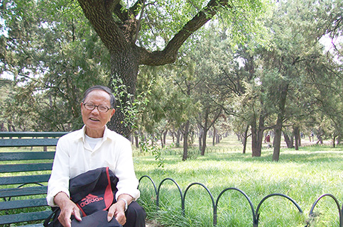 父親在北京天壇公園。