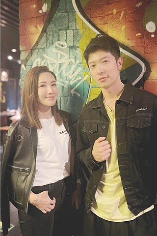 ◎ 高鈞賢出道後第一個job即與施嬅合作。