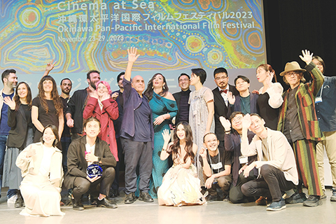 ◎ 溫碧霞參加沖繩電影展大合照。