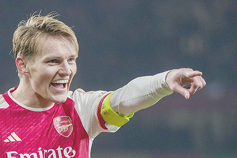 ◎ 阿仙奴六比0大捷,功臣之一奧迪加特喜不自勝。(美聯社)