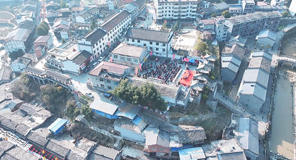 鳥瞰雙河口古鎮。(黄智發 攝)