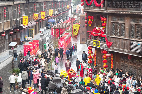 雙河口古鎮趕集。 (陳浩 攝)