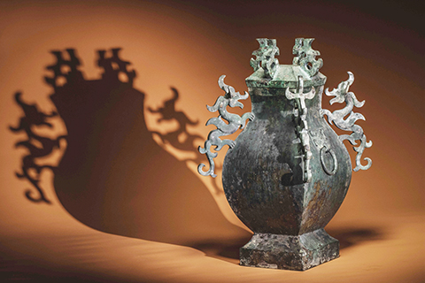 中山王厝刻銘銅方壺。 (河北博物院 供圖)