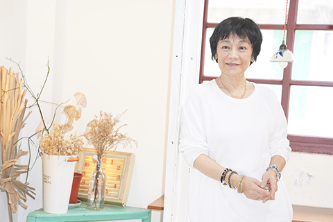 ◎ 台灣金馬影后張艾嘉近日榮獲第二十七屆意大利烏迪內遠東國際影展「金桑樹終身成就獎」,表彰她在影視、音樂與文化教育領域超過五十年的卓越貢獻。張艾嘉在四月九日出席她所創辦的果實文教基金會記者會上表示:很高興他們是因為看到自己依舊有作品和演出而頒獎給她,她感到非常驕傲。(香港中通社圖片)