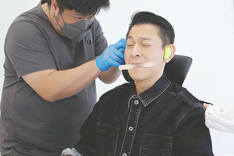 ◎ 劉德華台下準備功夫艱辛。