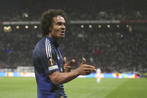 ◎ 施克斯入波,力助曼聯一度反超里昂。(美聯社)