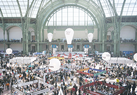 圖為巴黎大皇宮的圖書節現場。(中新社記者 李洋 攝)