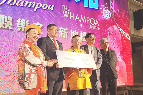 ◎ 李居明(中)宣佈今年六、七月份「新光黃埔」將正式開幕。