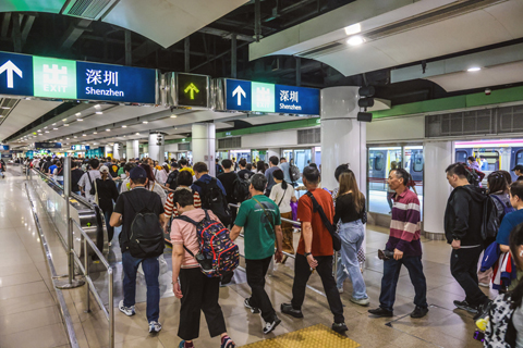 ◎ 四月十八日是香港復活節小長假首日,圖為羅湖口岸。(香港中通社記者 曹文毓