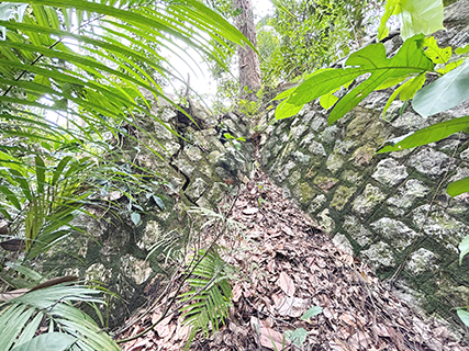 原來有兩道石牆