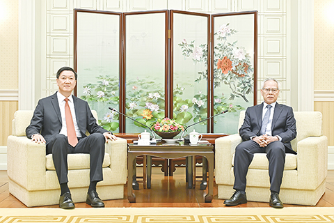 ◎ 行政長官岑浩輝與國家體育總局局長、第十五屆全國運動會組委會主任高志丹會面。