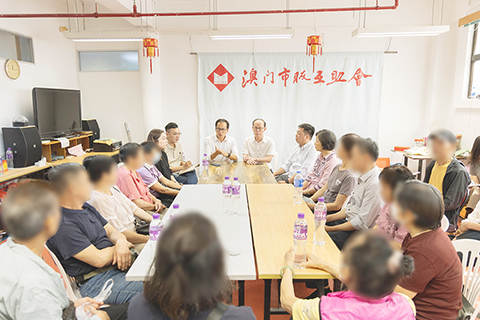 ◎ 澳門市販互助會昨日與受災小販舉行會議。