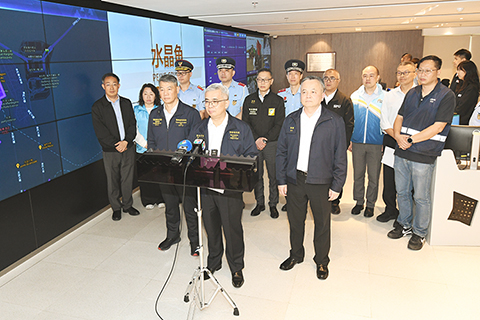 ◎ 保安司司長、聯合行動指揮官黃少澤聯同民防架構成員代表會見傳媒。