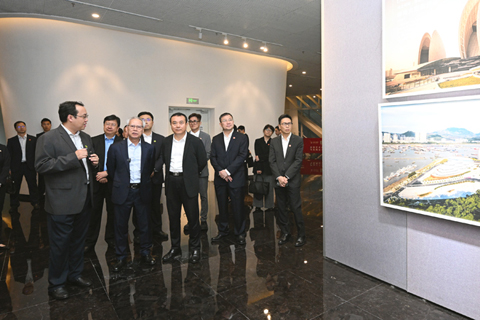 ◎ 行政長官岑浩輝參訪珠海大劇院,考察當地文旅項目的發展。