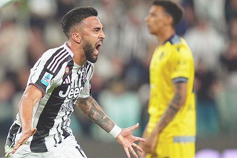 ◎ 五月十八日,在都靈安聯體育場舉行的祖雲達斯和烏甸尼斯的意大利甲組聯賽中,祖雲達斯的尼古拉斯-岡薩雷斯在一比0的進球後慶祝。(Spada/LaPresse通過美聯社)