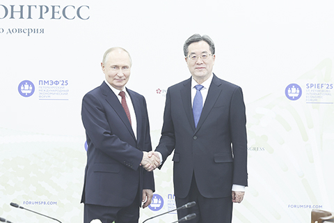 ◎ 六月二十日,中共中央政治局常委、國務院副總理丁薛祥在聖彼得堡會見俄羅斯總統普京。(新華社記者龐興雷 攝)