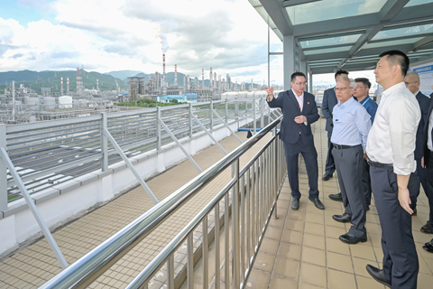 ◎ 行政長官岑浩輝到惠州大亞灣經濟技術開發區考察能源項目。