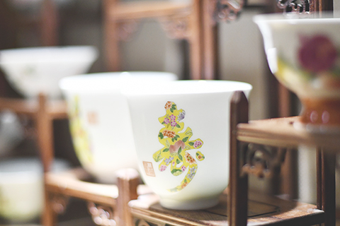 ◎ 京彩瓷博物館展示的京彩瓷展品(六月十八日攝)。