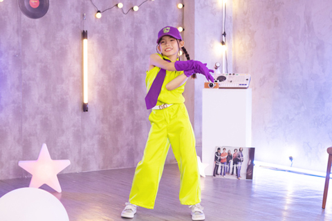 ◎ 陸梅悠在MV中大秀舞技。