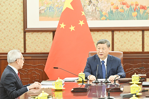 ◎ 國家主席習近平會見赴京述職的行政長官岑浩輝(新華社圖片)。