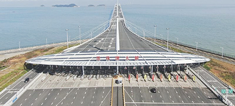 ◎ 港澳單牌車進出大橋口岸逾八百三十四點五萬輛次。