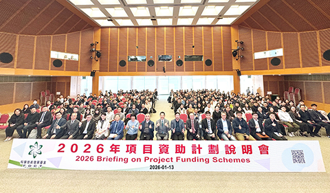 ◎ 約三百名高校代表及科技企業代表參加。