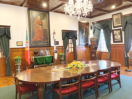 賈尼路主教油畫與他的頭骨(畫像下)