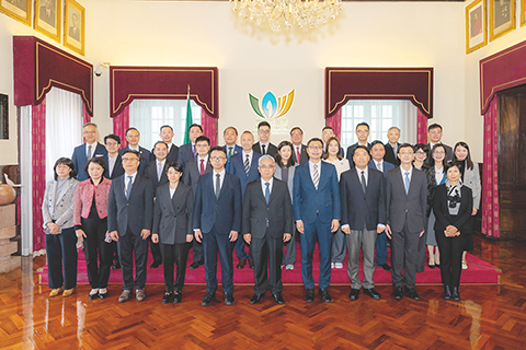 ◎ 黃少澤冀各委員繼續提出意見和建議,積極發揮橋樑作用。