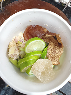 材料:香茅、檸檬、陳皮與冰糖