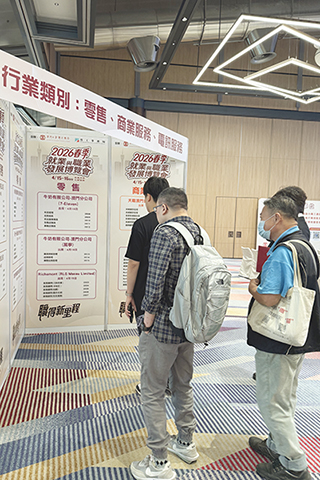 ◎ 市民到場了解就業資訊。