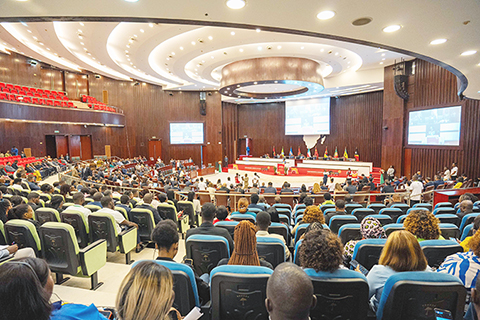 ◎ 「中國與葡語國家企業經貿合作洽談會」已成功舉辦了十六屆,安排逾三千九百場商業配對;簽署近一百二十份合作項目。