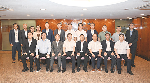 ◎ 湖南省政協副主席、省工商聯主席張健一行訪中總。