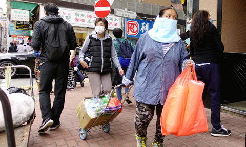 近期,受新冠肺炎疫情影響,香港市面口罩緊缺,很多市民家中存貨不足